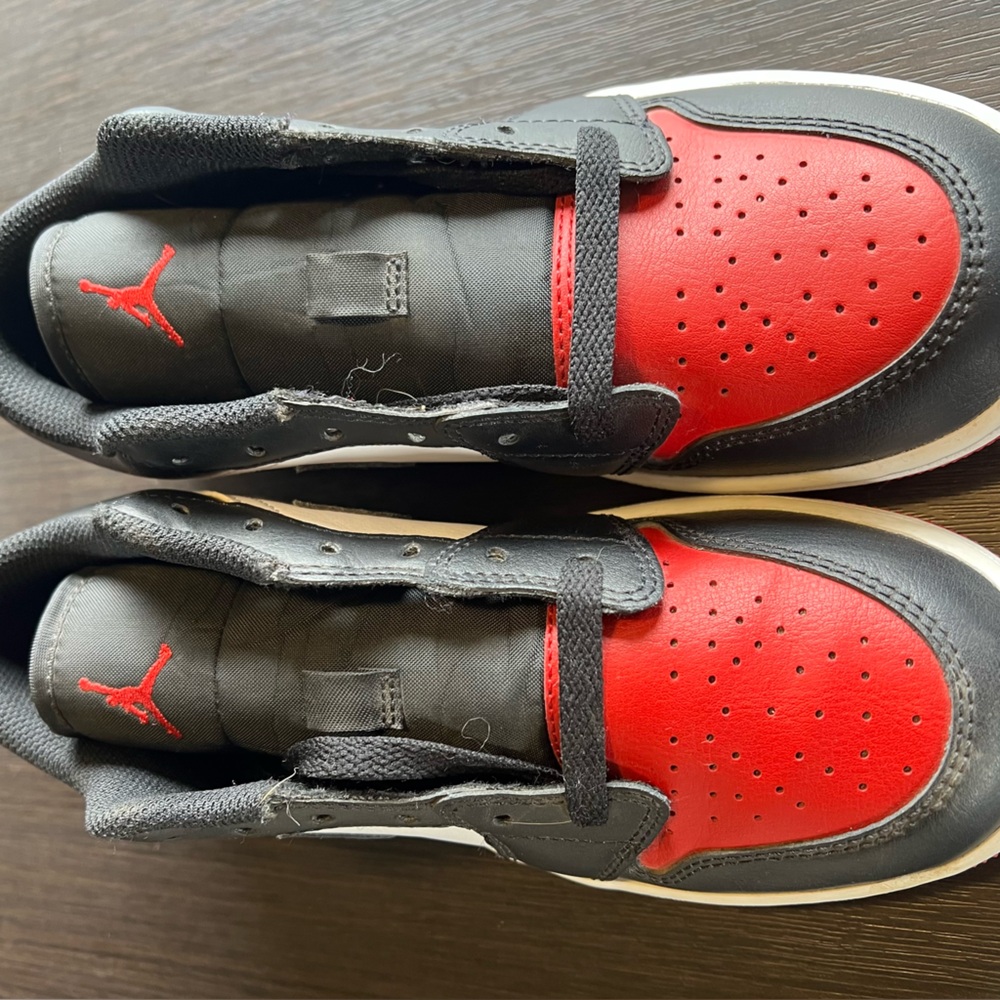 Sam’s Selling- Air Jordan 1 Low Grade School Black and Red Varsity